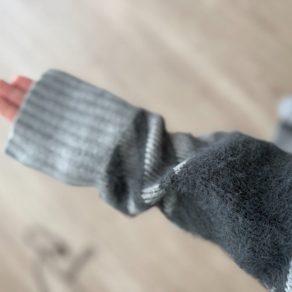 Dkny Gray Checked Pullover Sweater - image 5